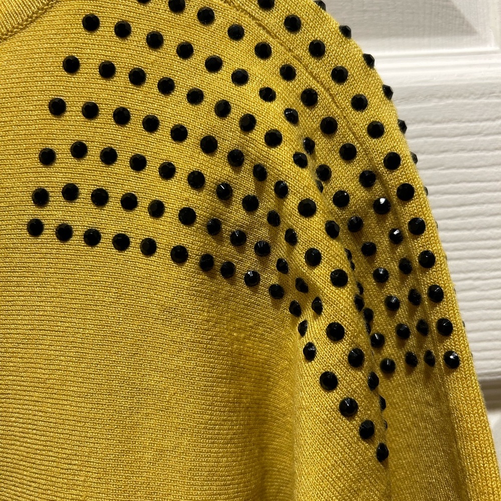 Sweater - Picture 4 of 4